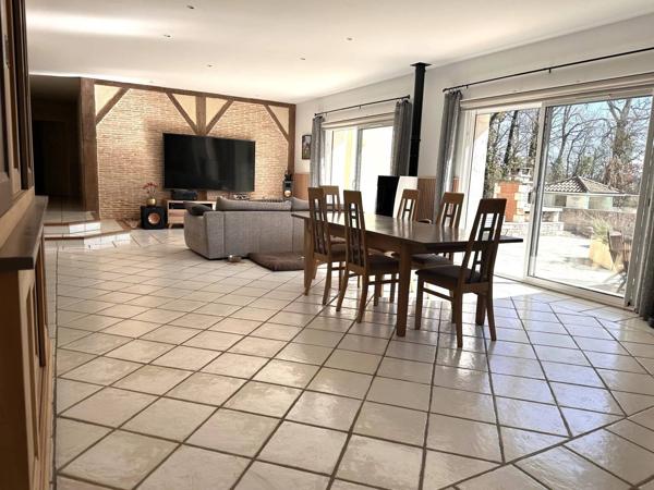 Villa récente 4 chambres et un studio