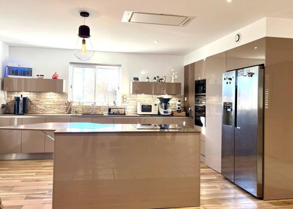 Villa récente 4 chambres et un studio