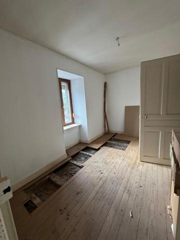 Appartement type T4 en duplex à rénover