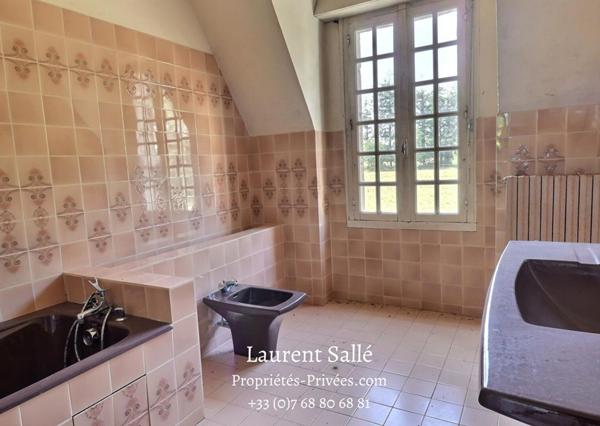 Maison de Maître de 250 m2, édifiée dans un parc boisée de plus de 4 hectares