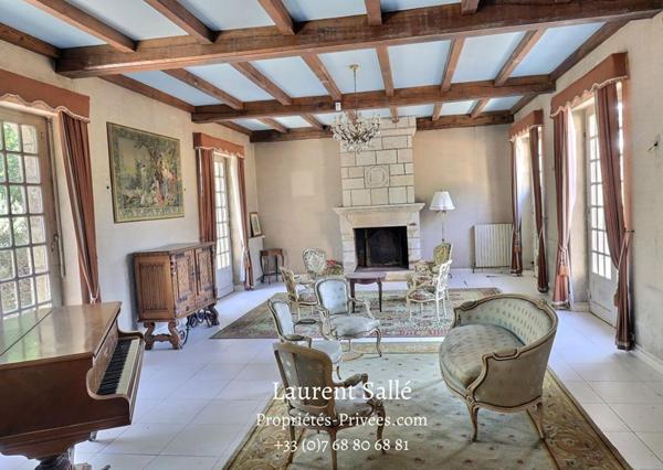 Maison de Maître de 250 m2, édifiée dans un parc boisée de plus de 4 hectares