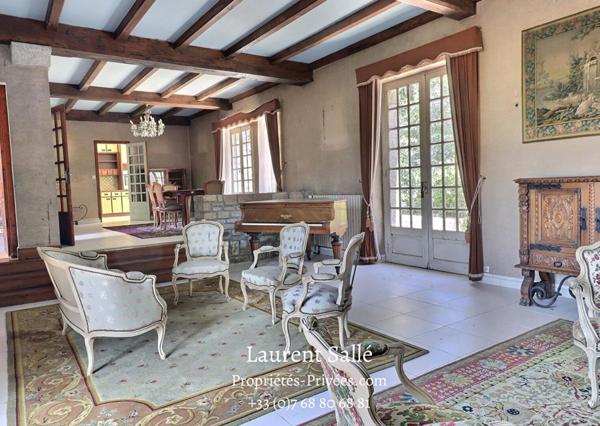Maison de Maître de 250 m2, édifiée dans un parc boisée de plus de 4 hectares