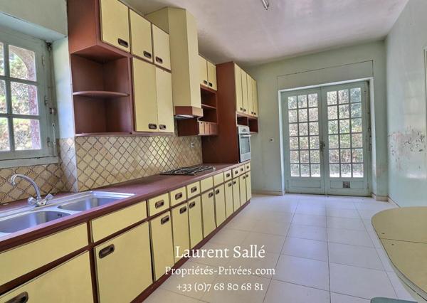 Maison de Maître de 250 m2, édifiée dans un parc boisée de plus de 4 hectares