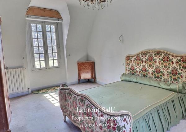 Maison de Maître de 250 m2, édifiée dans un parc boisée de plus de 4 hectares