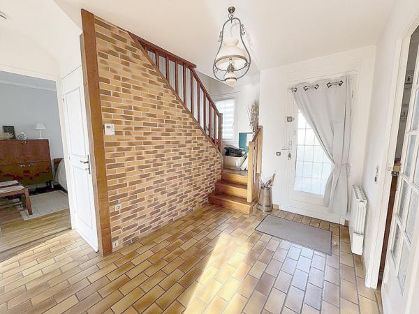 Maison 5 pièces, 4 chambres et sous sol total