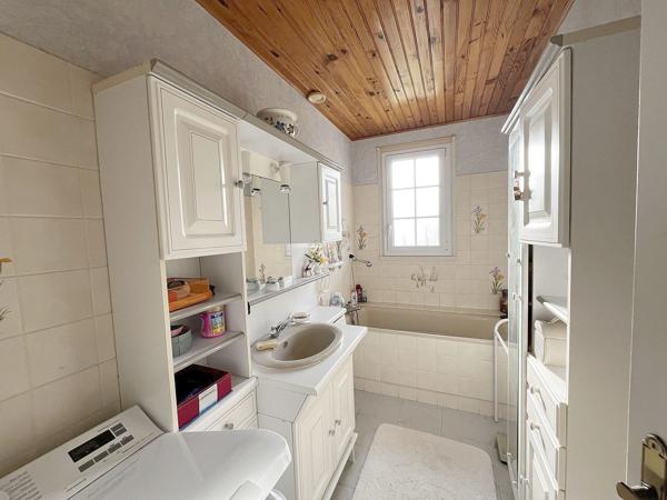 Maison 5 pièces, 4 chambres et sous sol total