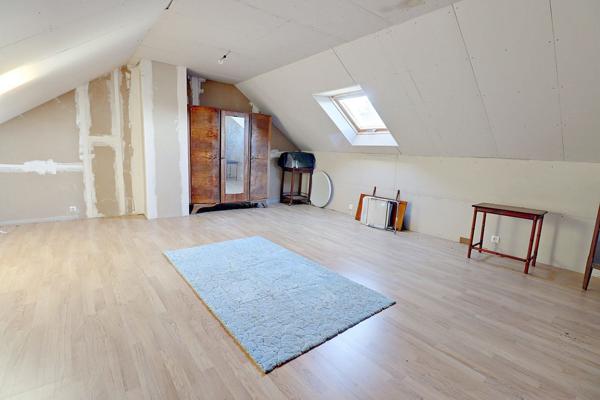 Maison 5 pièces, 4 chambres et sous sol total