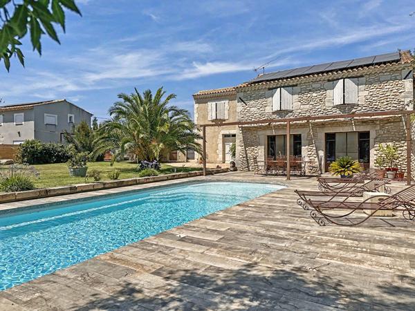 Maison de caractère avec gîte indépendant, piscine, garage et 5 000 m² à vendre à Moulès