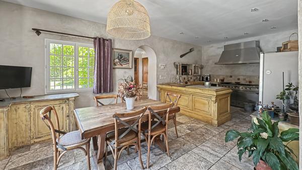 Maison de caractère avec gîte indépendant, piscine, garage et 5 000 m² à vendre à Moulès