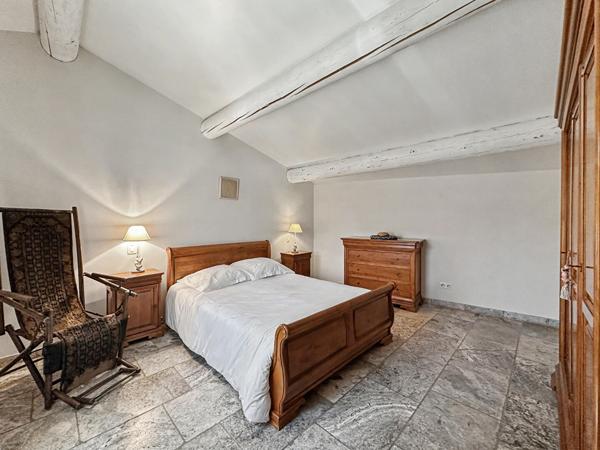 Maison de caractère avec gîte indépendant, piscine, garage et 5 000 m² à vendre à Moulès