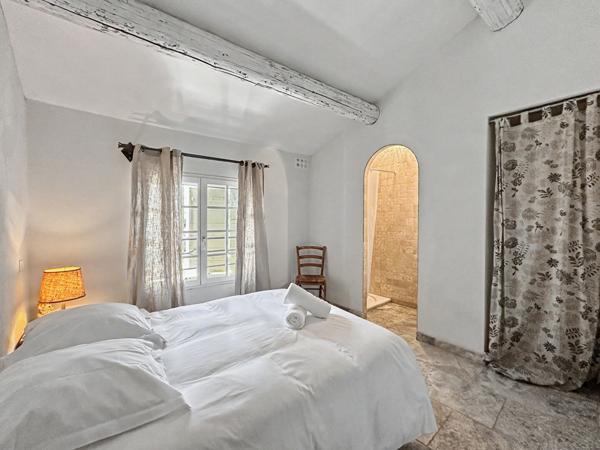 Maison de caractère avec gîte indépendant, piscine, garage et 5 000 m² à vendre à Moulès