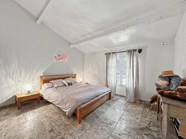 Maison de caractère avec gîte indépendant, piscine, garage et 5 000 m² à vendre à Moulès
