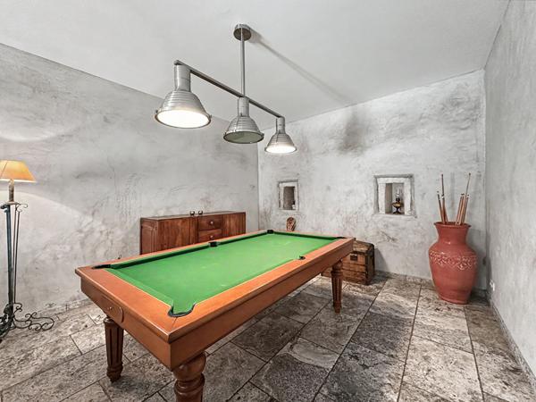 Maison de caractère avec gîte indépendant, piscine, garage et 5 000 m² à vendre à Moulès