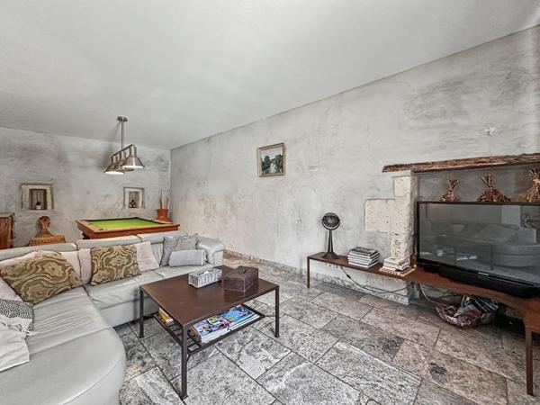 Maison de caractère avec gîte indépendant, piscine, garage et 5 000 m² à vendre à Moulès