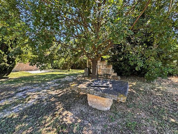 Maison de caractère avec gîte indépendant, piscine, garage et 5 000 m² à vendre à Moulès