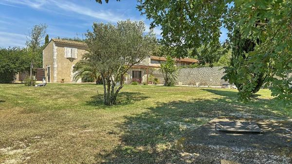 Maison de caractère avec gîte indépendant, piscine, garage et 5 000 m² à vendre à Moulès