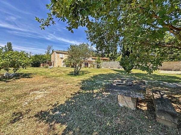 Maison de caractère avec gîte indépendant, piscine, garage et 5 000 m² à vendre à Moulès