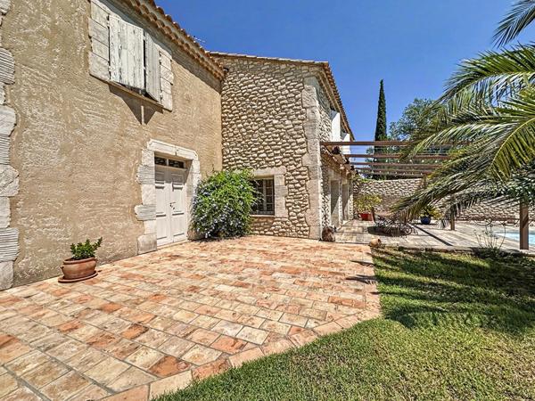 Maison de caractère avec gîte indépendant, piscine, garage et 5 000 m² à vendre à Moulès