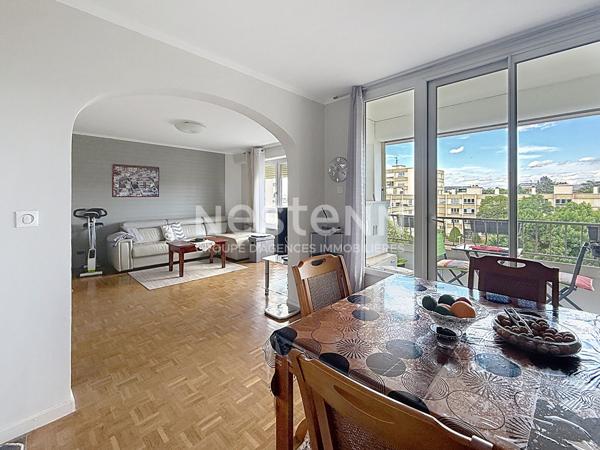 Appartement Traversant 4 Pièces avec Balcon et Cave - 69500 BRON