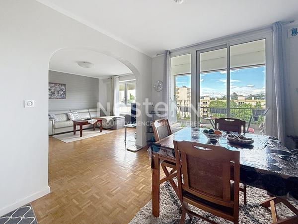 Appartement Traversant 4 Pièces avec Balcon et Cave - 69500 BRON