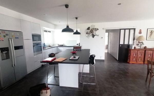 Maison à vendre    3 pièces • 104 m2 Semussac