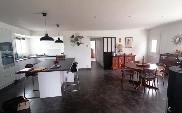 Maison à vendre    3 pièces • 104 m2 Semussac