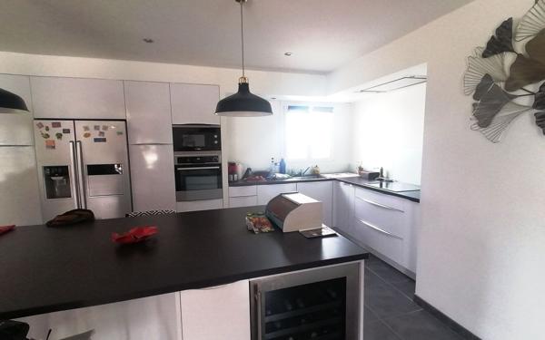 Maison à vendre    3 pièces • 104 m2 Semussac