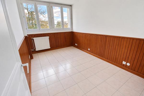 SECTEUR PARILLY: Appartement type 4 #prox metro# colocation