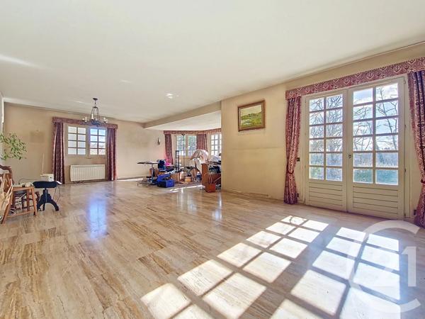 Maison à vendre  8 pièces - 214 m 2   CLERMONT FERRAND  - 63
