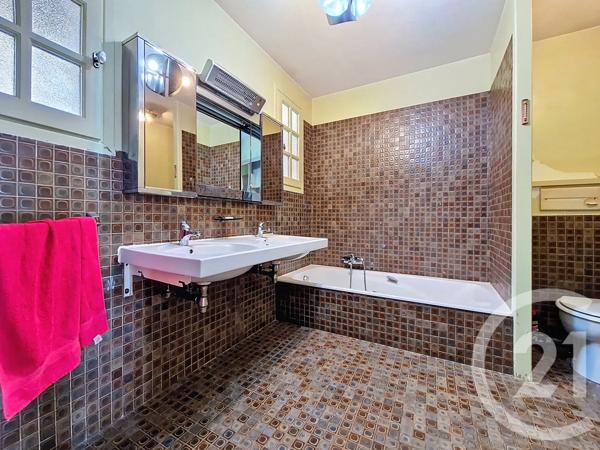 Maison à vendre  8 pièces - 214 m 2   CLERMONT FERRAND  - 63