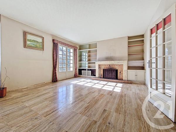 Maison à vendre  8 pièces - 214 m 2   CLERMONT FERRAND  - 63