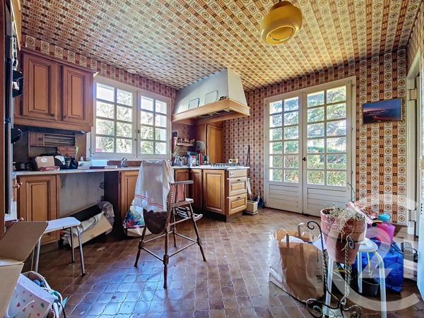 Maison à vendre  8 pièces - 214 m 2   CLERMONT FERRAND  - 63