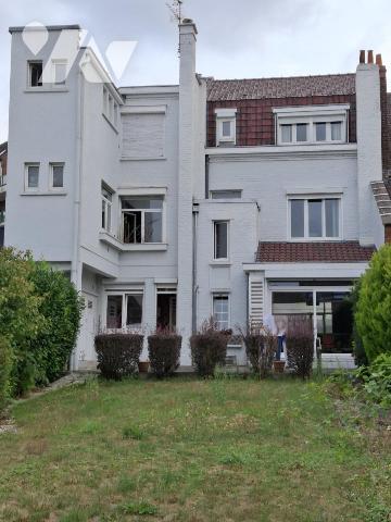 LILLE Cormontaigne : MAISON de 274m² comprenant 1 appt loué de 92m² Jardin 350m² SUD/OUEST, Garage  