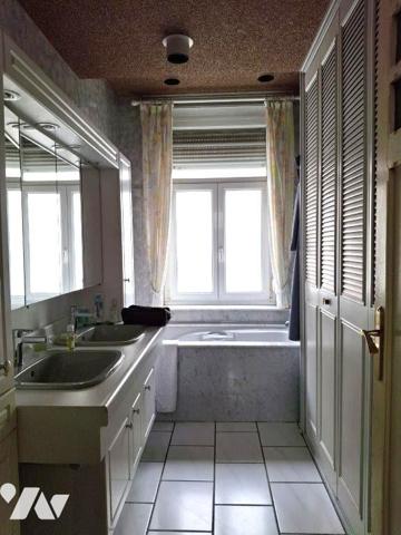 LILLE Cormontaigne : MAISON de 274m² comprenant 1 appt loué de 92m² Jardin 350m² SUD/OUEST, Garage  