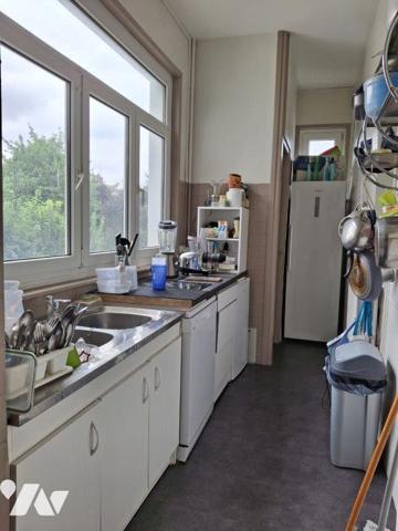 LILLE Cormontaigne : MAISON de 274m² comprenant 1 appt loué de 92m² Jardin 350m² SUD/OUEST, Garage  