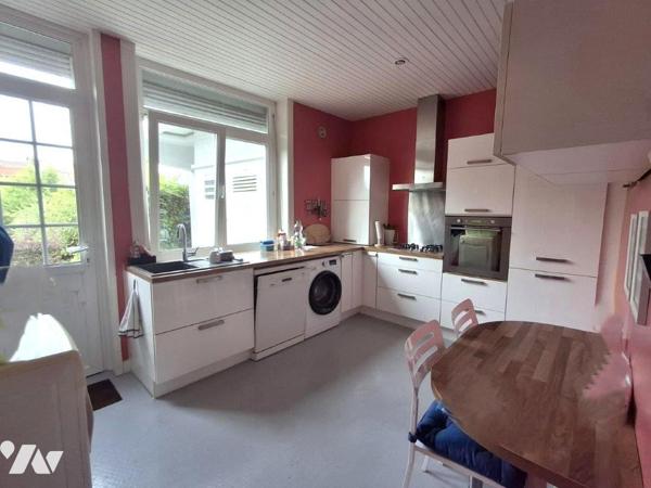 LILLE Cormontaigne : MAISON de 274m² comprenant 1 appt loué de 92m² Jardin 350m² SUD/OUEST, Garage  