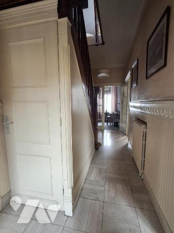 LILLE Cormontaigne : MAISON de 274m² comprenant 1 appt loué de 92m² Jardin 350m² SUD/OUEST, Garage  