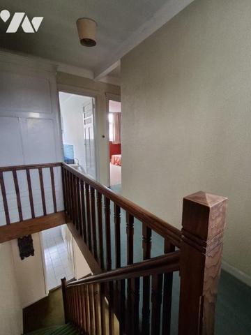 LILLE Cormontaigne : MAISON de 274m² comprenant 1 appt loué de 92m² Jardin 350m² SUD/OUEST, Garage  