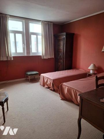 LILLE Cormontaigne : MAISON de 274m² comprenant 1 appt loué de 92m² Jardin 350m² SUD/OUEST, Garage  