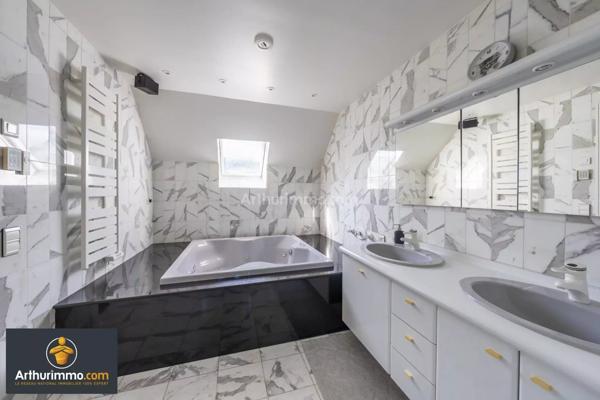 Vente Maison 7 pièces 222 m2 à Saint-Fargeau-Ponthierry