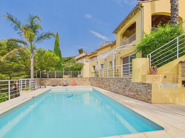 TOULON – VILLA VUE MER PANORAMIQUE, PISCINE & PRÈS DE 300 M² D’ESPACES DE VIE