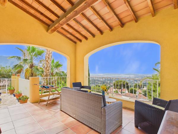 TOULON – VILLA VUE MER PANORAMIQUE, PISCINE & PRÈS DE 300 M² D’ESPACES DE VIE