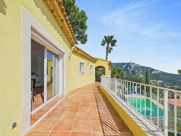 TOULON – VILLA VUE MER PANORAMIQUE, PISCINE & PRÈS DE 300 M² D’ESPACES DE VIE