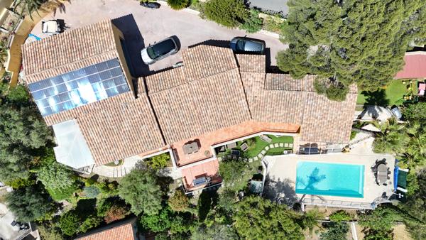 TOULON – VILLA VUE MER PANORAMIQUE, PISCINE & PRÈS DE 300 M² D’ESPACES DE VIE