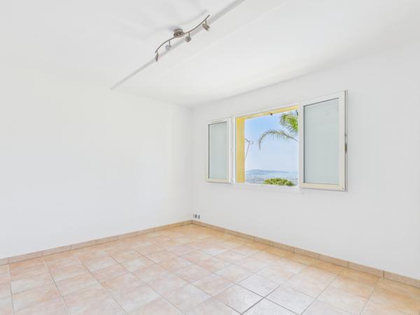 TOULON – VILLA VUE MER PANORAMIQUE, PISCINE & PRÈS DE 300 M² D’ESPACES DE VIE