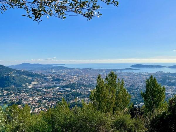 TOULON – VILLA VUE MER PANORAMIQUE, PISCINE & PRÈS DE 300 M² D’ESPACES DE VIE