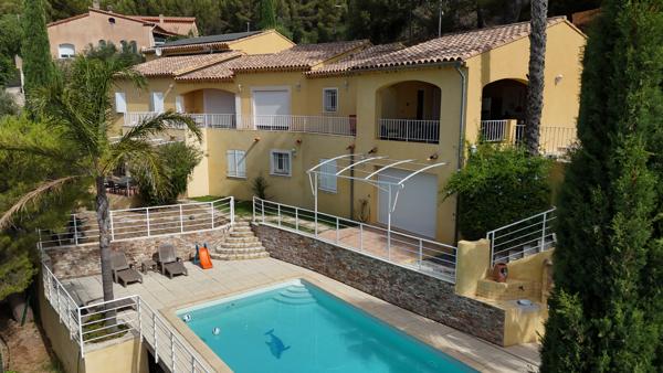 TOULON – VILLA VUE MER PANORAMIQUE, PISCINE & PRÈS DE 300 M² D’ESPACES DE VIE