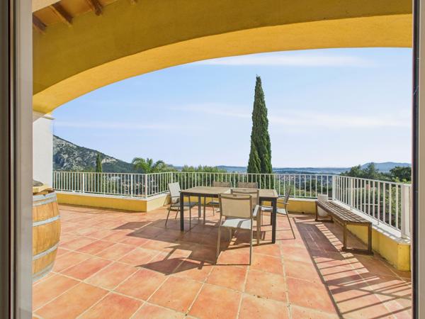 TOULON – VILLA VUE MER PANORAMIQUE, PISCINE & PRÈS DE 300 M² D’ESPACES DE VIE