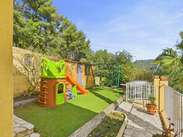 TOULON – VILLA VUE MER PANORAMIQUE, PISCINE & PRÈS DE 300 M² D’ESPACES DE VIE
