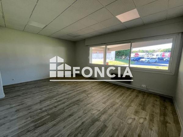 Location Local commercial 1 pièce 26.4 m² - PLACE FRANCOIS QUESNAY Niort 79000